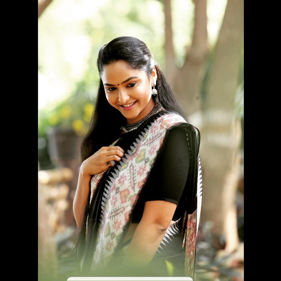 Zee Telugu Tv Anchor Kasi Annapurna In Black Saree Blouse